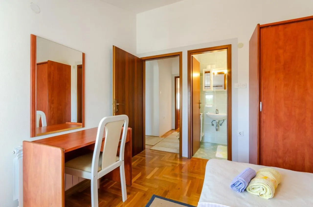 Apartmani Suncica Selce 0*,